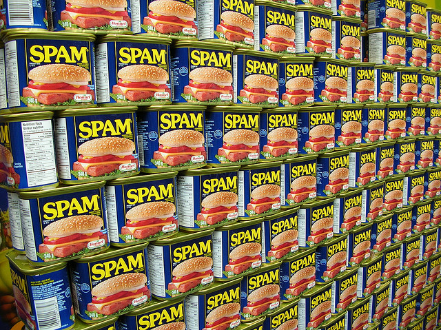 Foto: Spam wall by freezelight, CC-BY-SA, https://www.flickr.com/photos/63056612@N00/155554663/